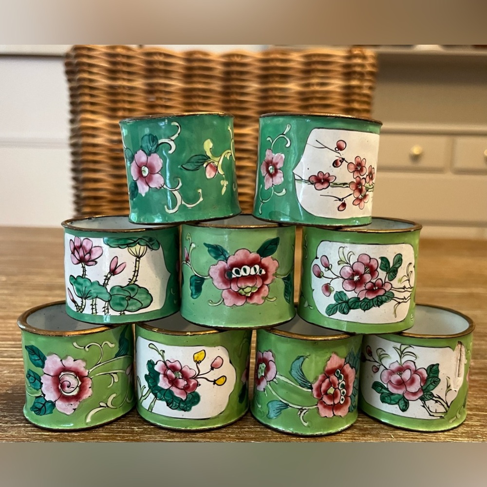 SET OF (9) AUTHENTIC VINTAGE ENAMEL NAPKIN RINGS, CHINOISERIE STYLE